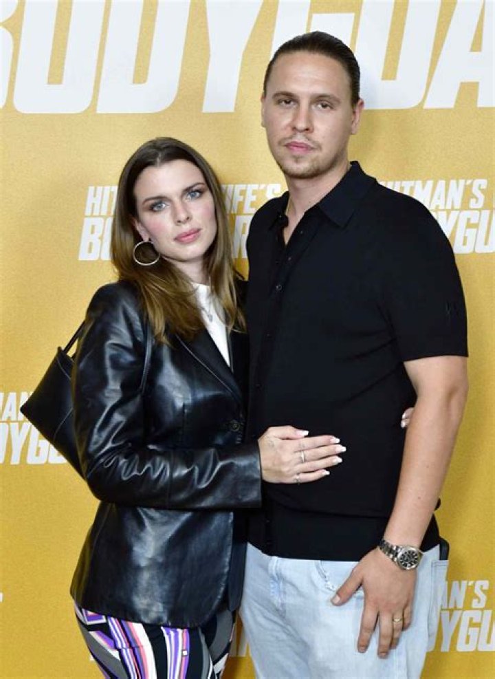 Get The Scoop: Julia Fox And Peter Artemiev's Love Story