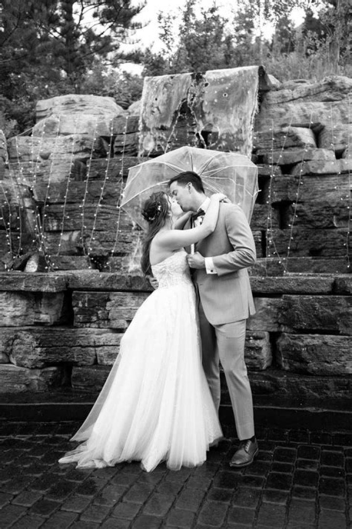 Heidi Grey: Top-Rated Photographer Specializing In Portraits And Weddings
