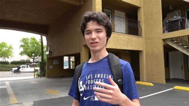 How Tall Is Lofe Youtuber? Discovering the Truth Behind the Fame