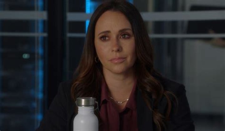 Is Jennifer Love Hewitt On 911 Really Pregnant? Unraveling The Truth